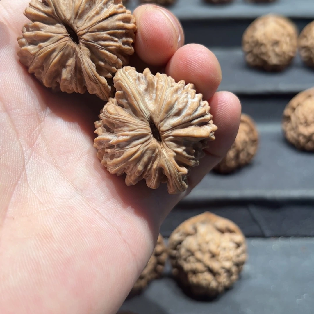 文玩核桃吊坠B****o四座楼