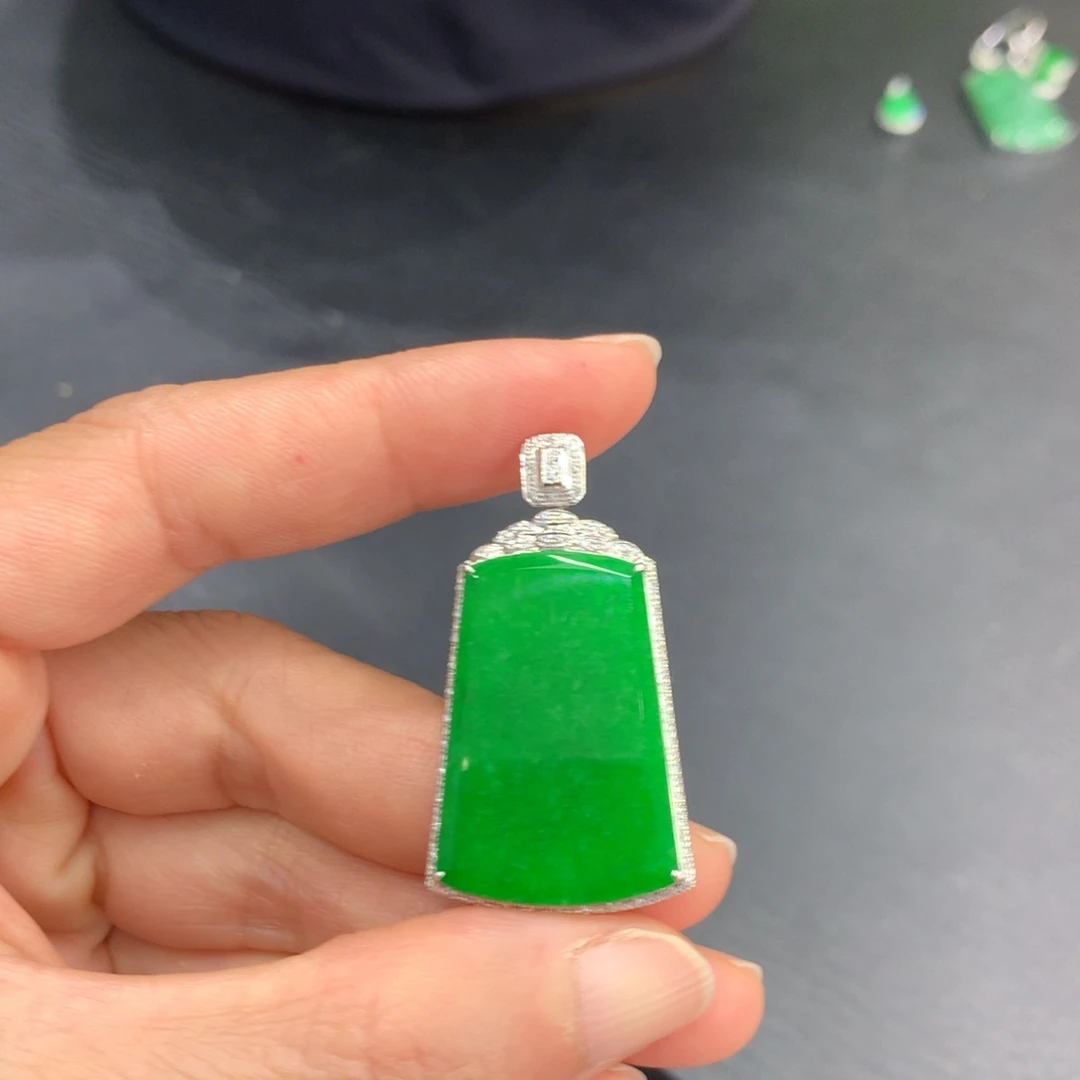 唐****翡翠18K金镶嵌吊坠(不含链)