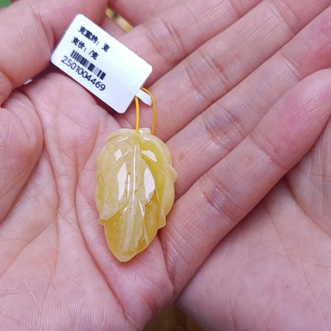 蜜蜡颈饰未镶嵌龙*飞俄料蜜蜡吊坠