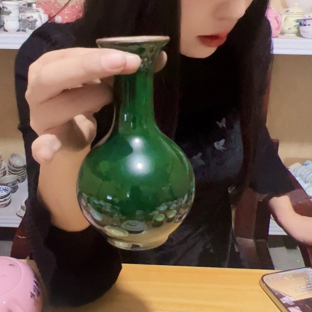摆件景德镇开片绿瓶
