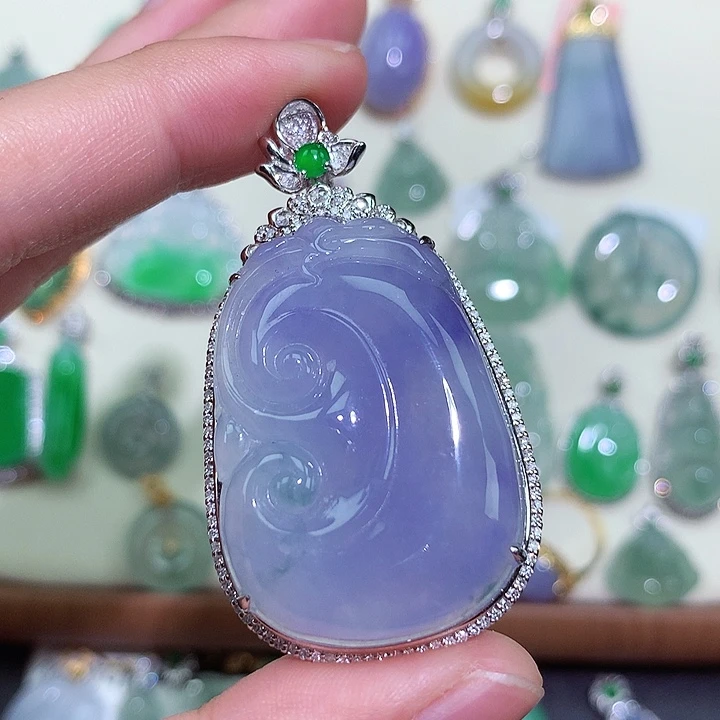 翡翠18K金镶嵌颈饰如意