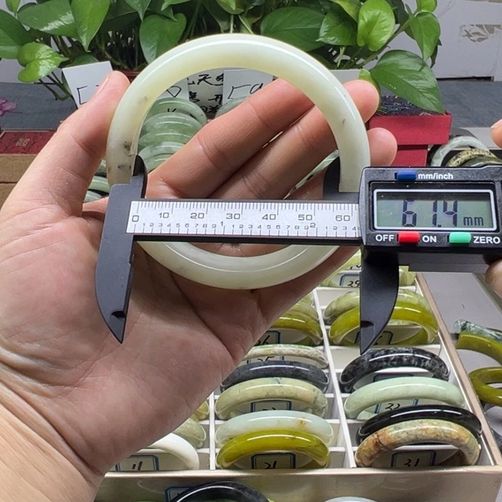 蛇纹石玉未镶嵌手镯38