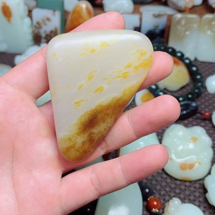 和田玉未镶嵌车挂