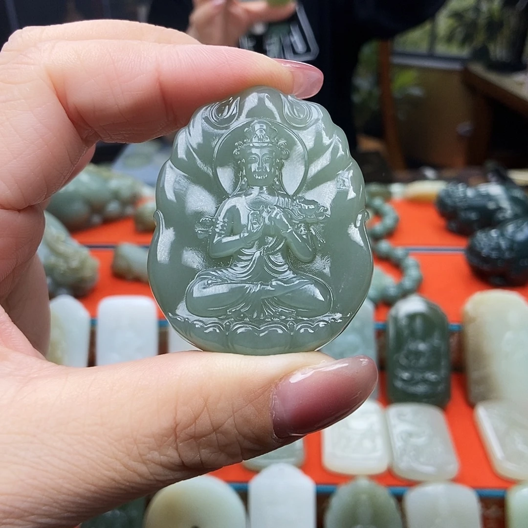 杨***涛和田玉未镶嵌颈饰