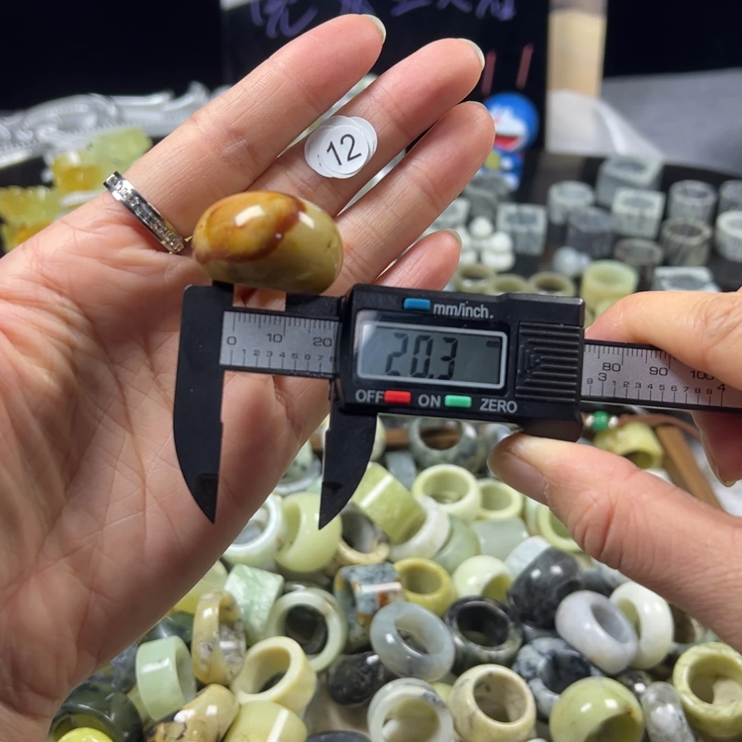 蛇纹石玉未镶嵌戒指