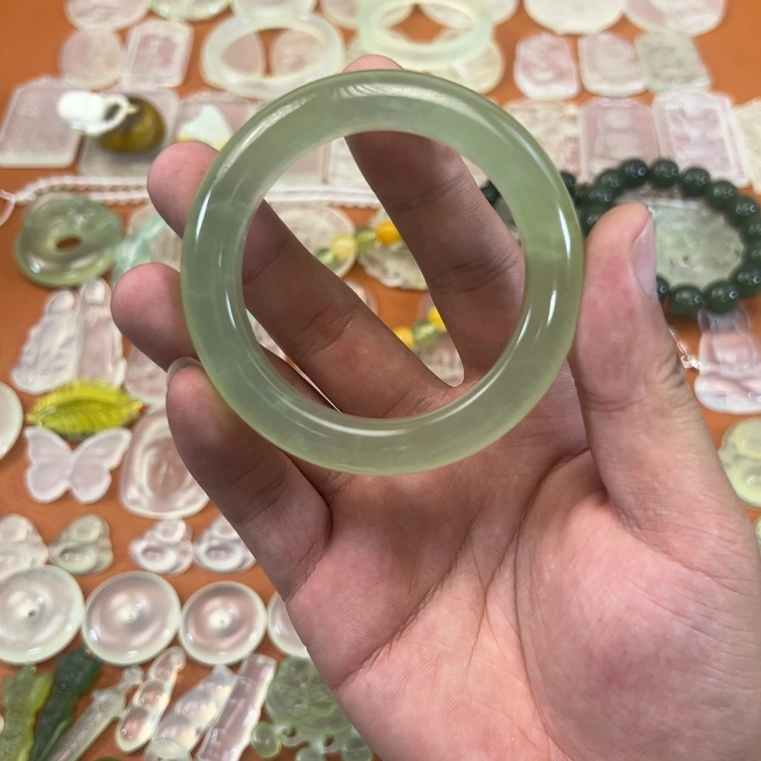 蛇纹石玉未镶嵌颈饰54.5