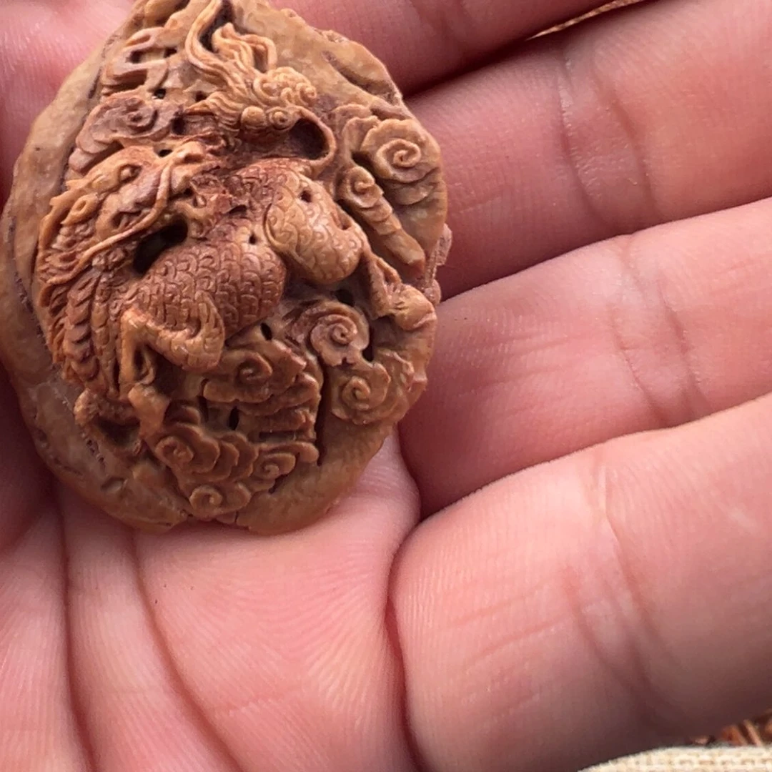 桃核吊坠桃核雕刻麒麟