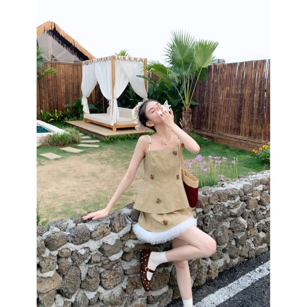 【摩登夏日】27017 夏季法式绝美吊带上衣+立体花朵高腰休闲半身裙