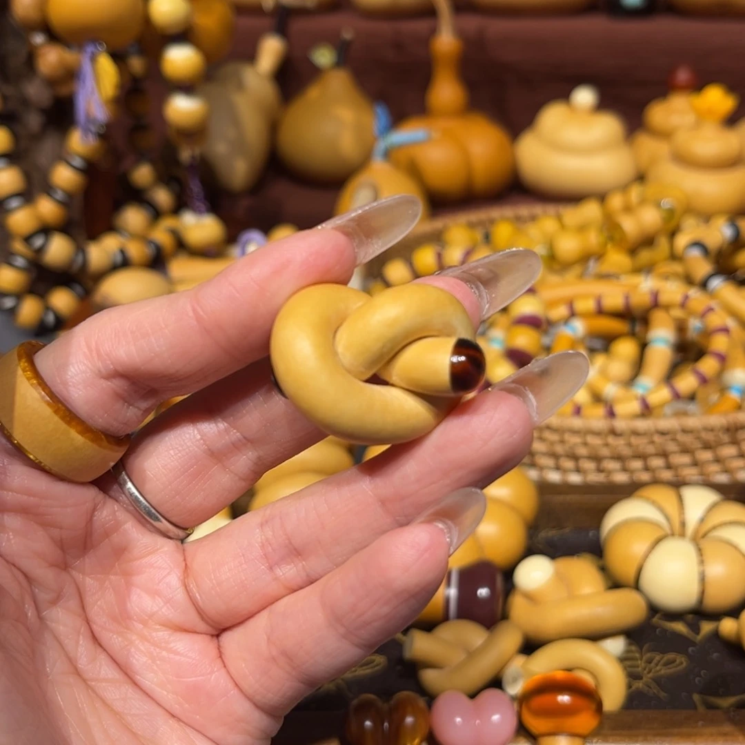 丫****8手工镶口小单扣（微瑕）