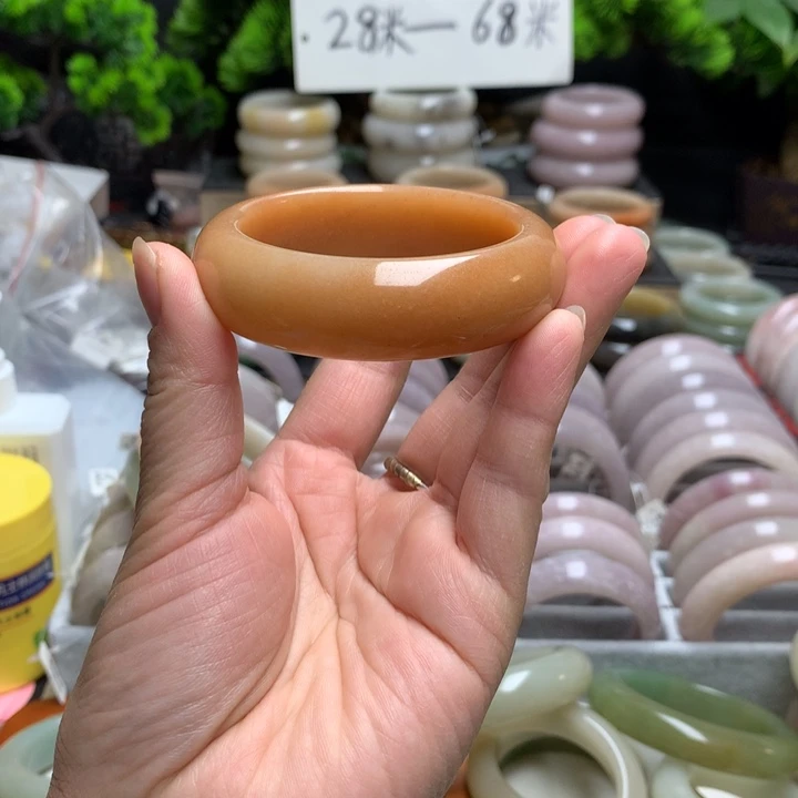 石英质玉（佘太翠）未镶嵌手镯52