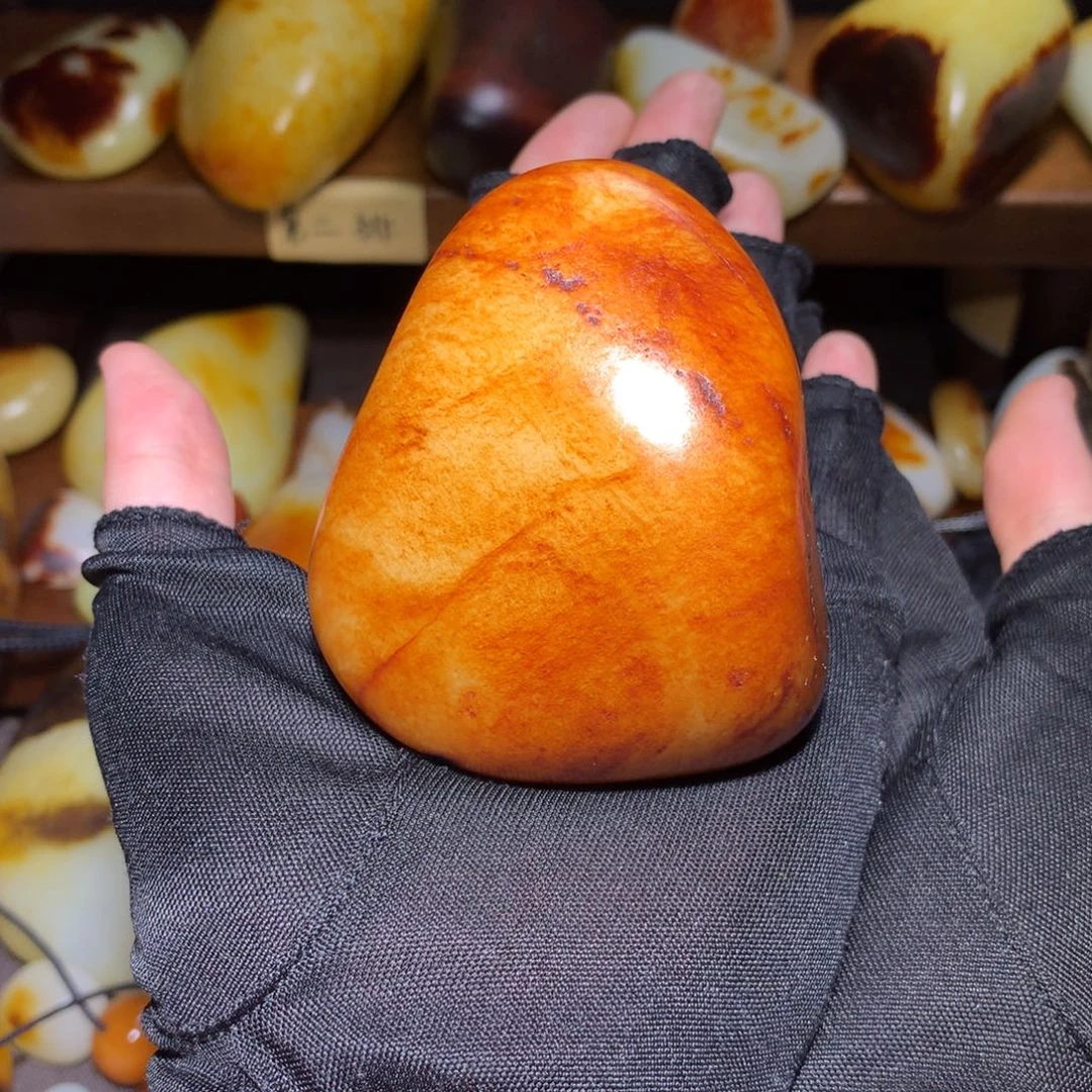 侯***鹏和田玉未镶嵌颈饰