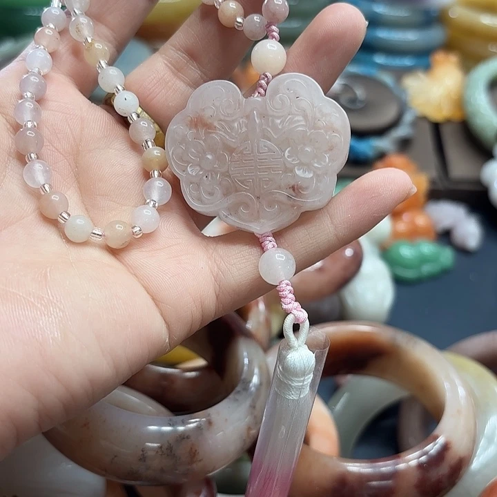 石英岩玉合金颈饰