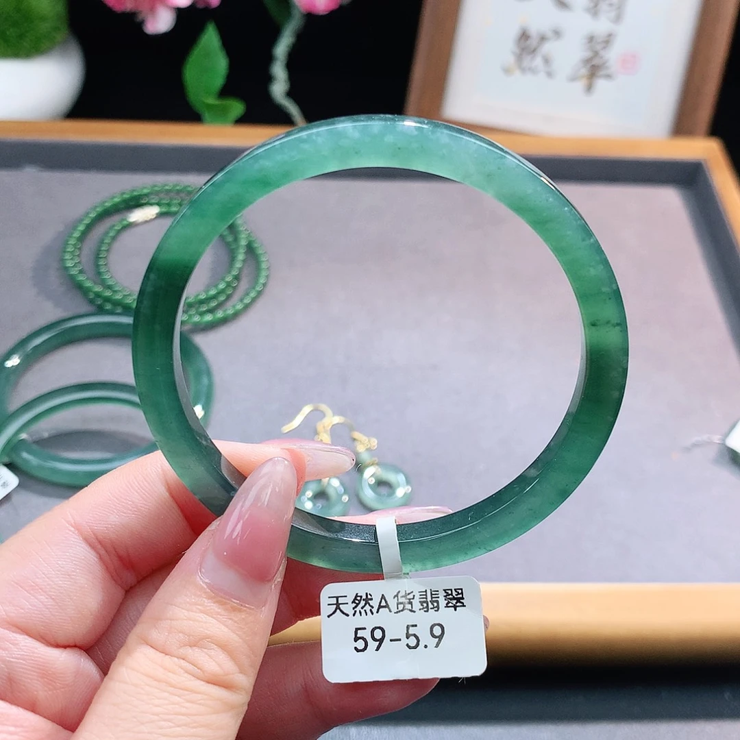 未镶嵌手镯（圆镯）翡翠