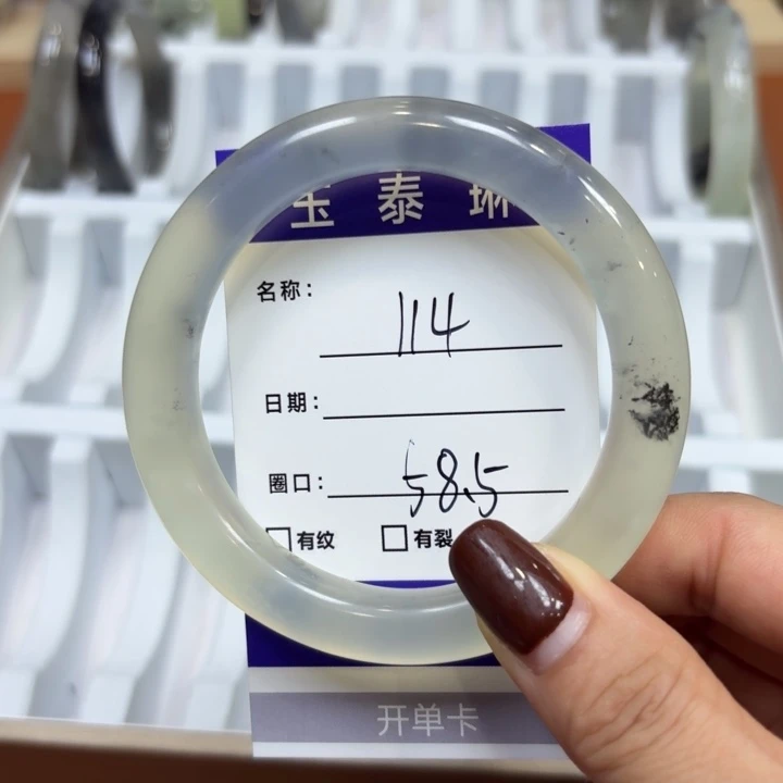 未镶嵌岫玉手镯天然