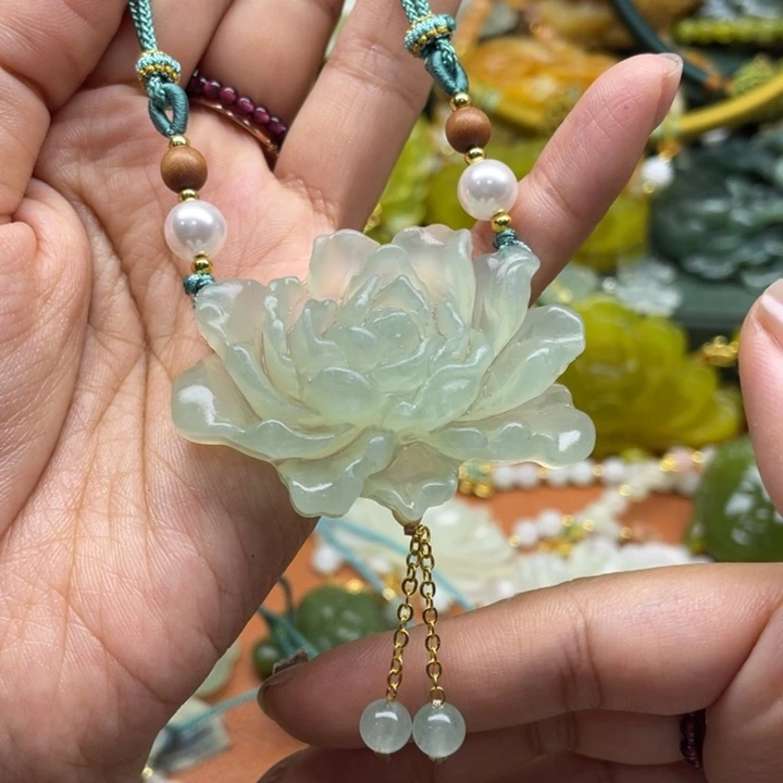 蛇纹石玉未镶嵌吊坠