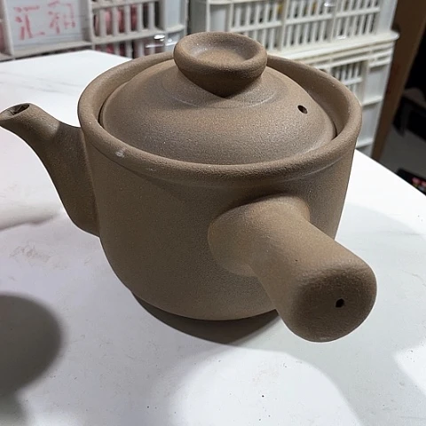 微瑕，明火，口径16，高度11嘴口有裂，1L