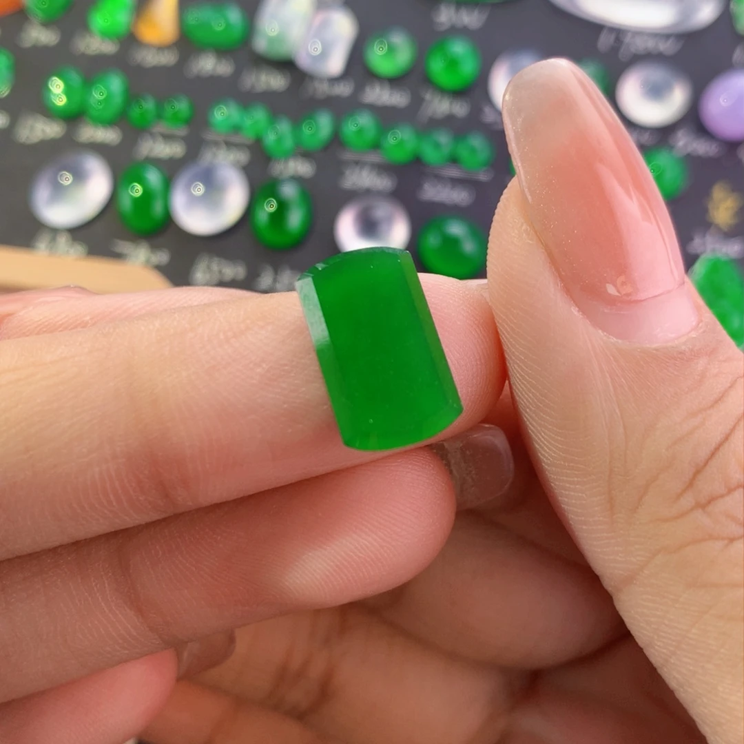 【闪购商品】翡翠未镶嵌颈饰马鞍