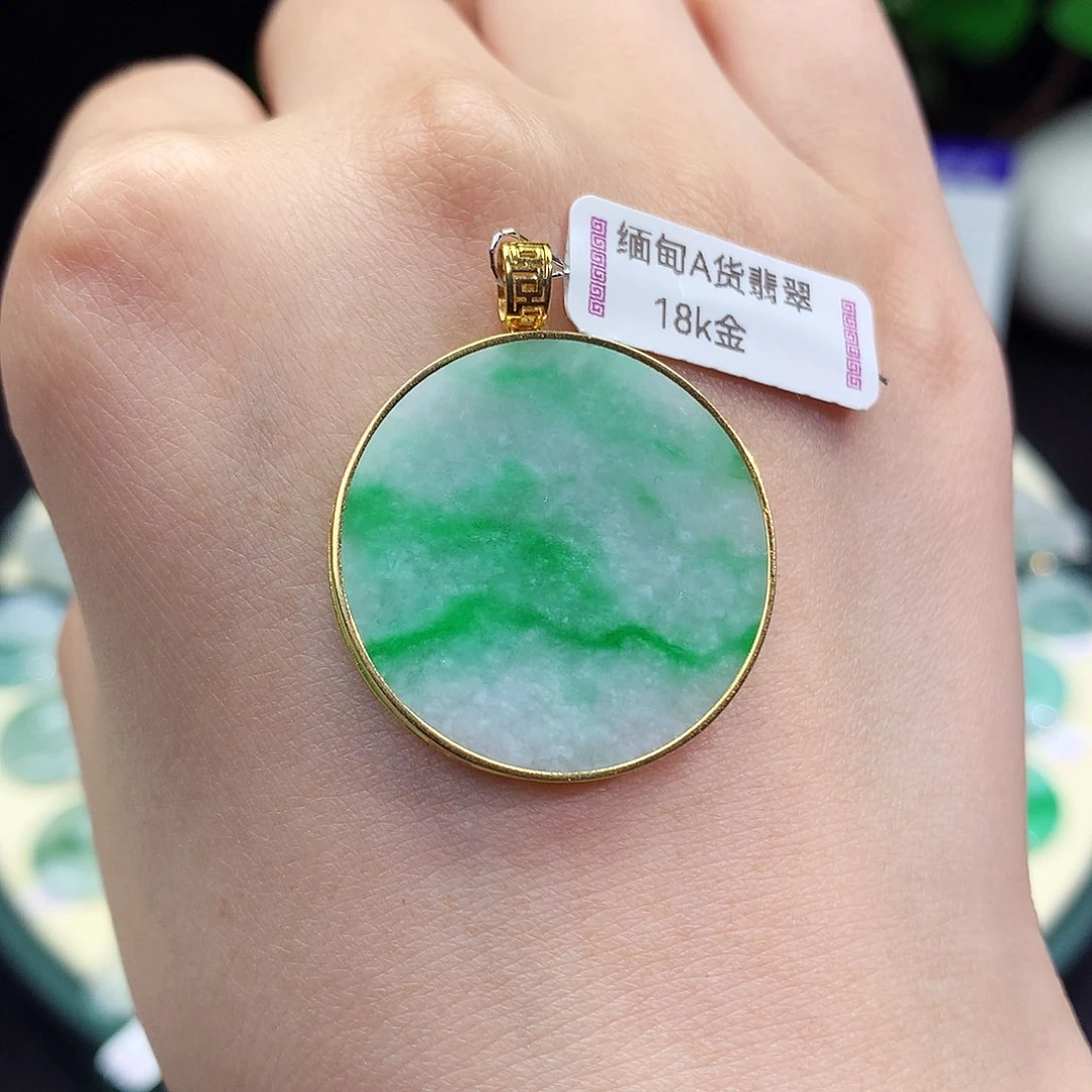 翡翠18K金镶嵌颈饰无事牌