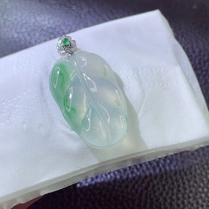 翡翠颈饰18K金镶嵌翡翠