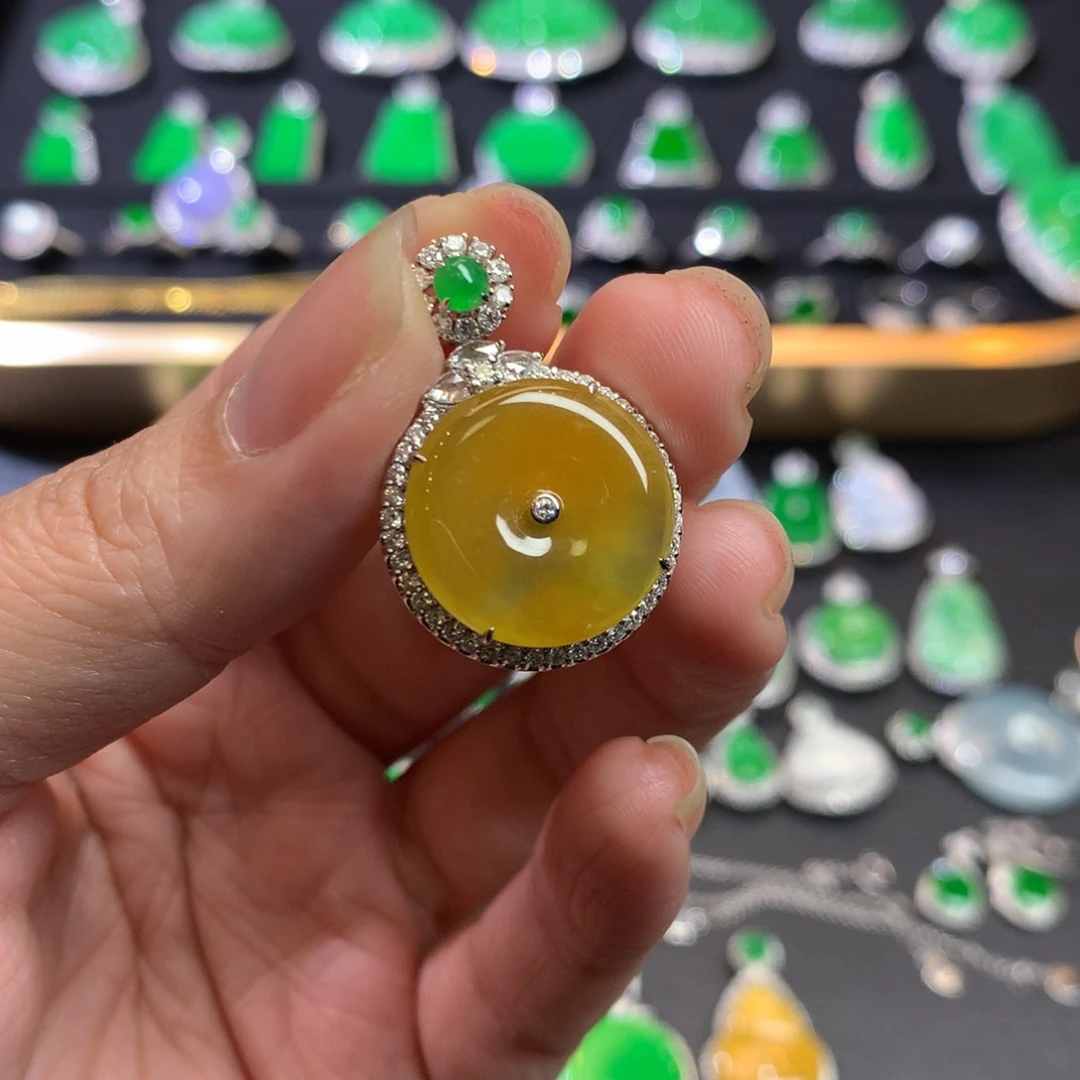 翡翠吊坠(不含链)18K金镶嵌