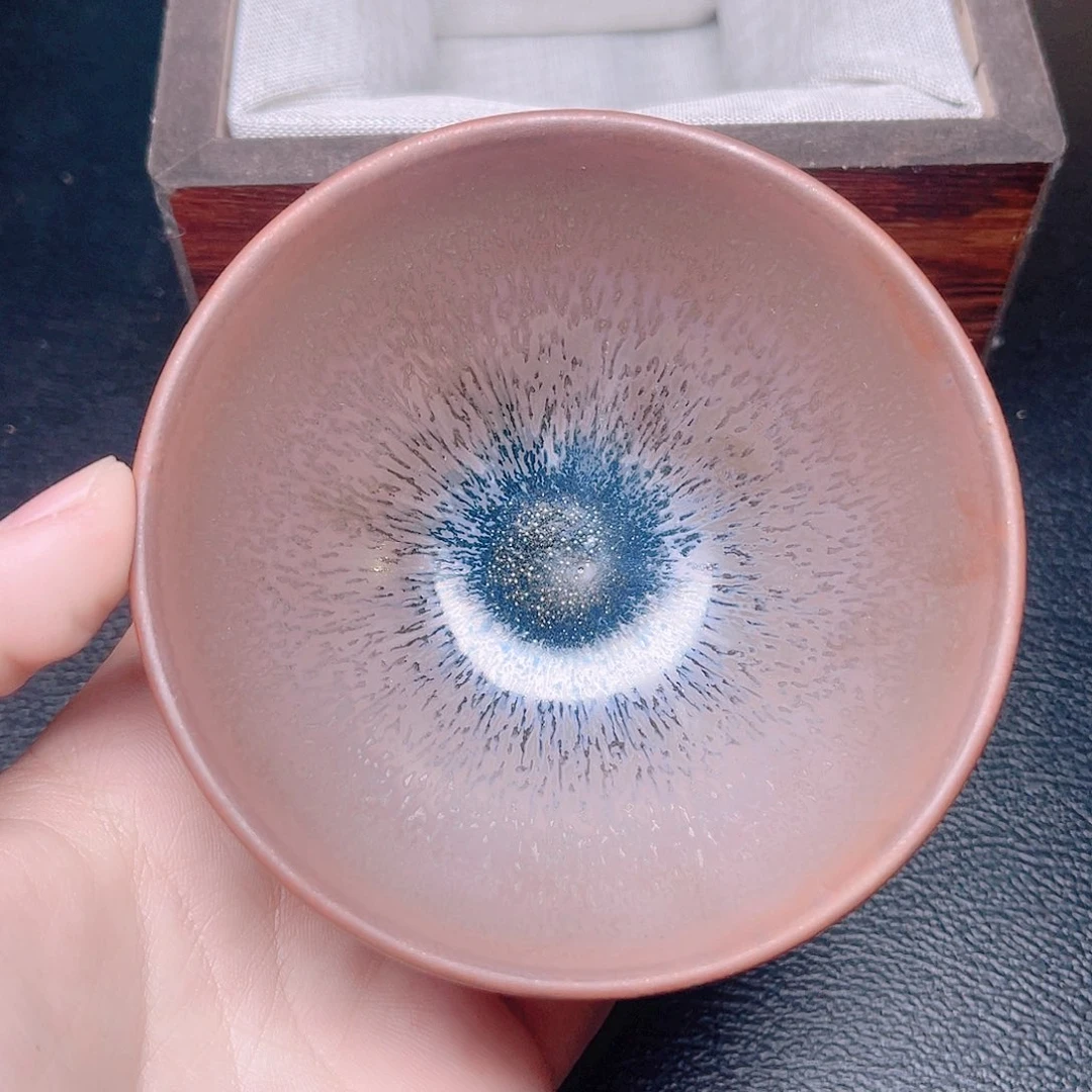 茶盏滴滴答答地流淌