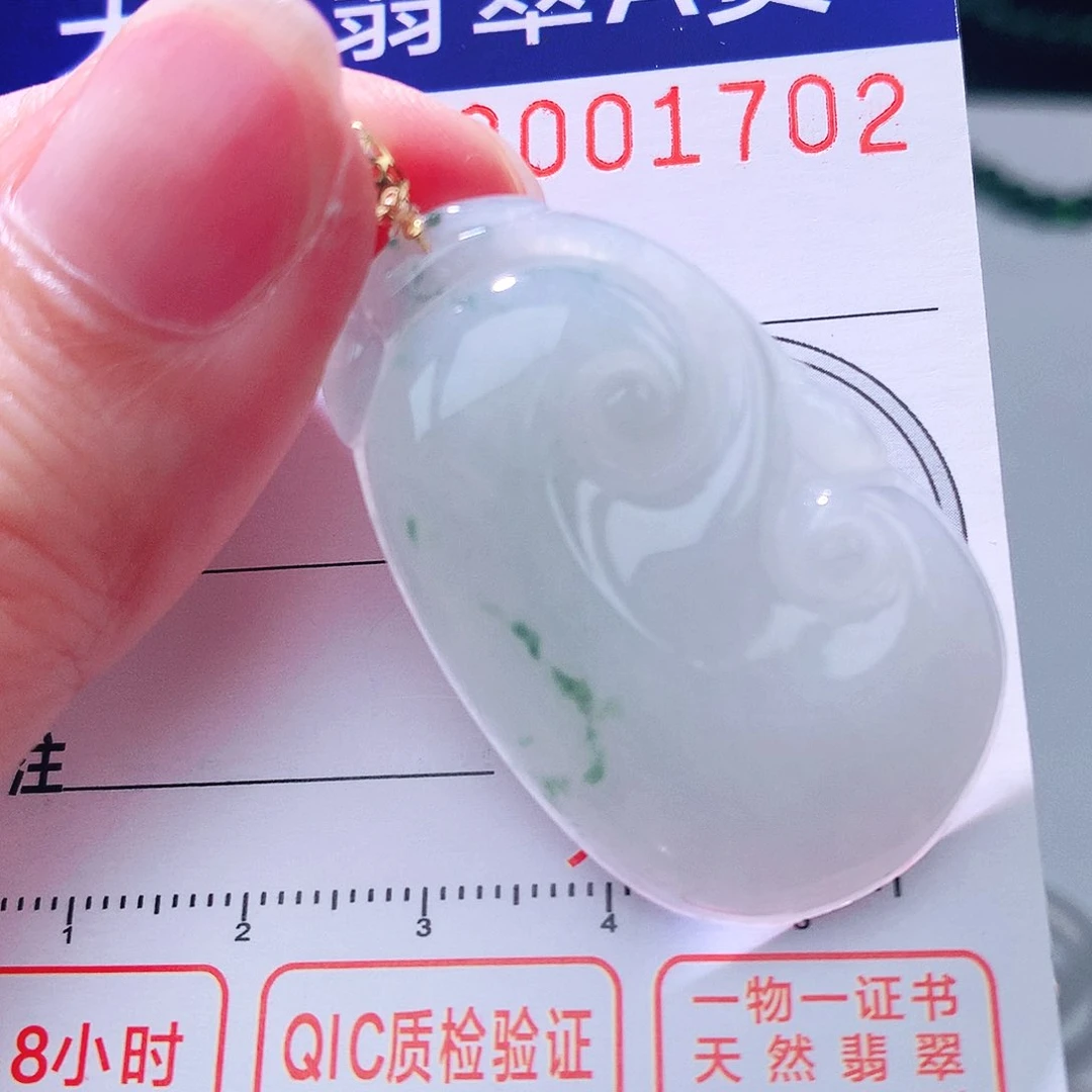 翡翠18K金镶嵌颈饰吊坠