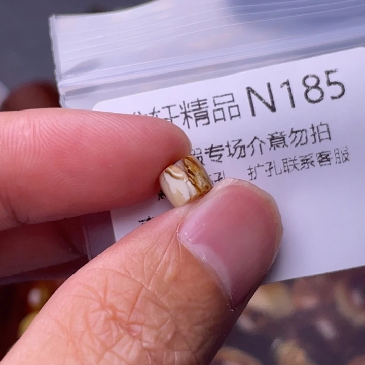 给***头未镶嵌琥珀裸石琥珀