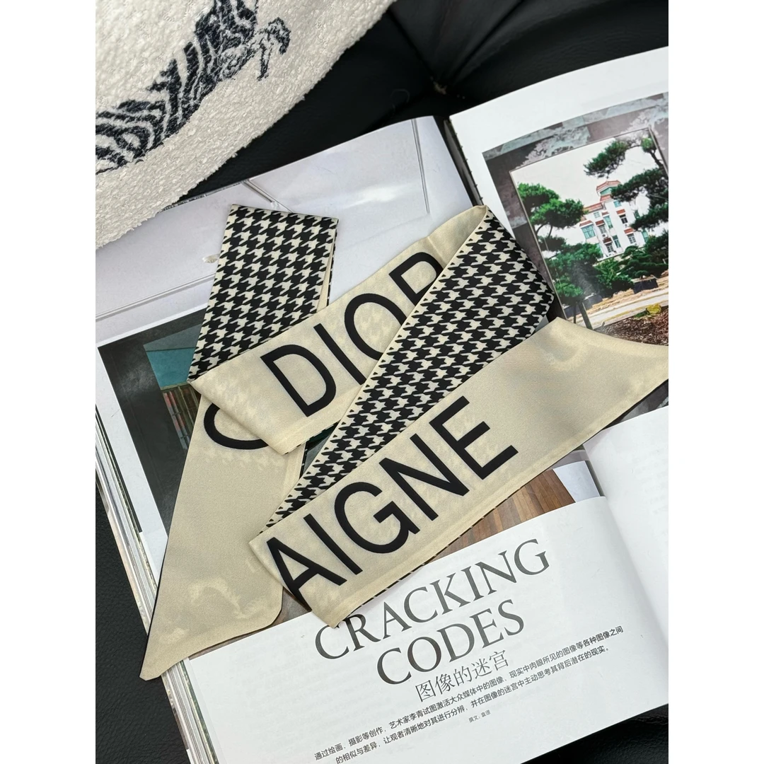 一只甜 黑色丝巾一条