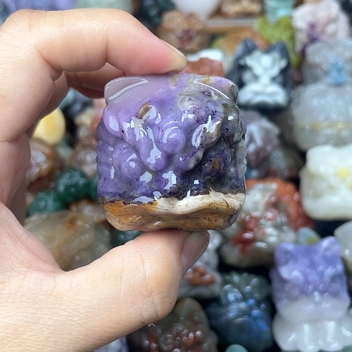 未镶嵌醒狮石英岩玉