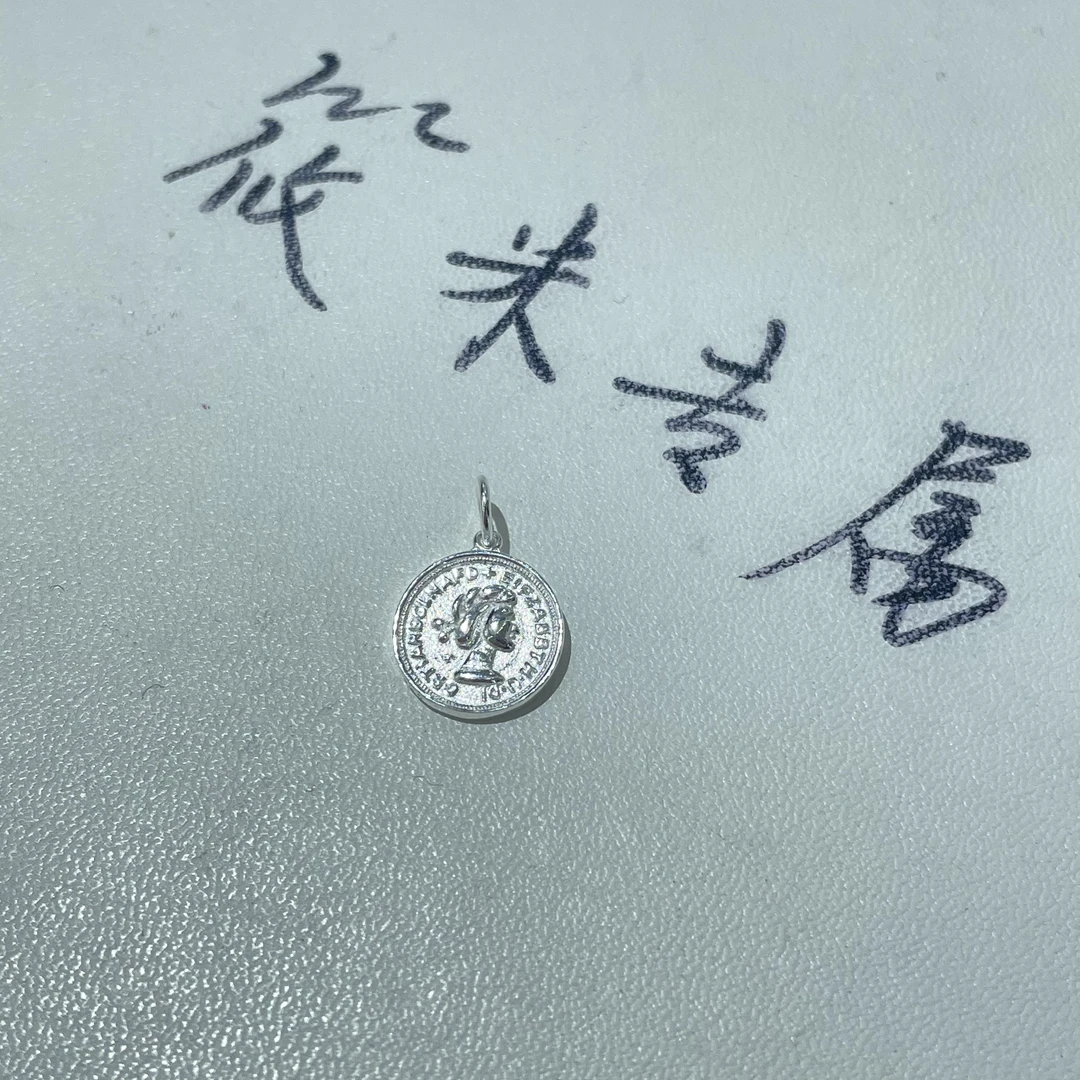 吊坠925银 女王头像圆形925银吊坠d645 Md