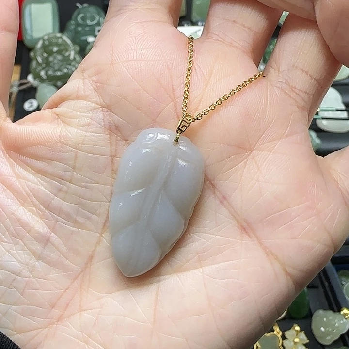 颈饰18K金镶嵌和田玉冰***！