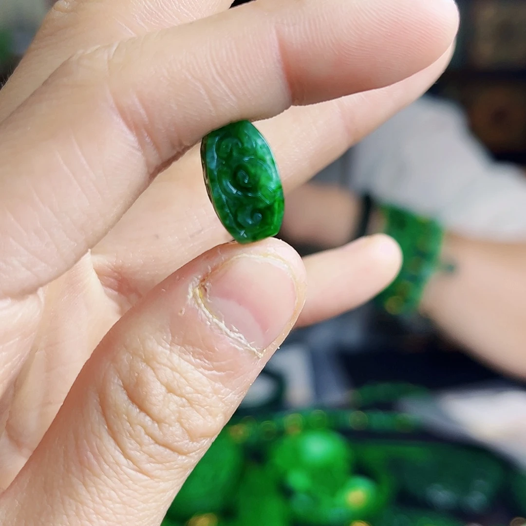 颈饰未镶嵌翡翠多样性