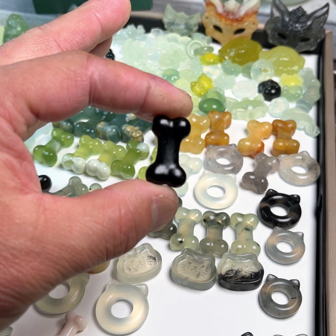 蛇纹石玉原石未镶嵌小*猫