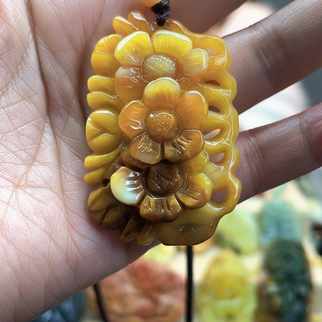 蛇纹石玉颈饰未镶嵌