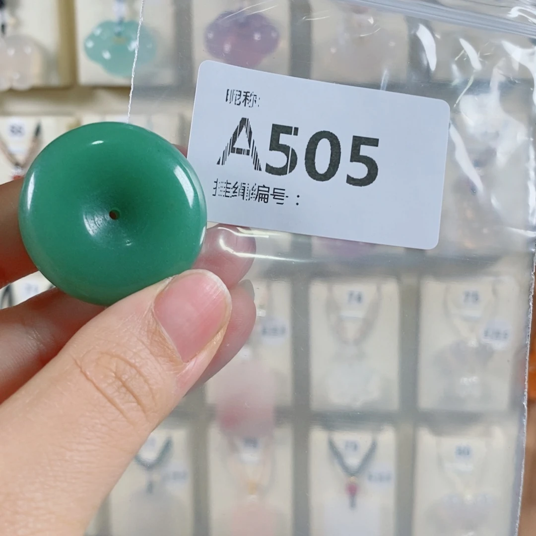 东陵石未镶嵌颈饰兮*