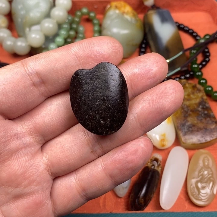 和田玉未镶嵌吊坠(不含链)?