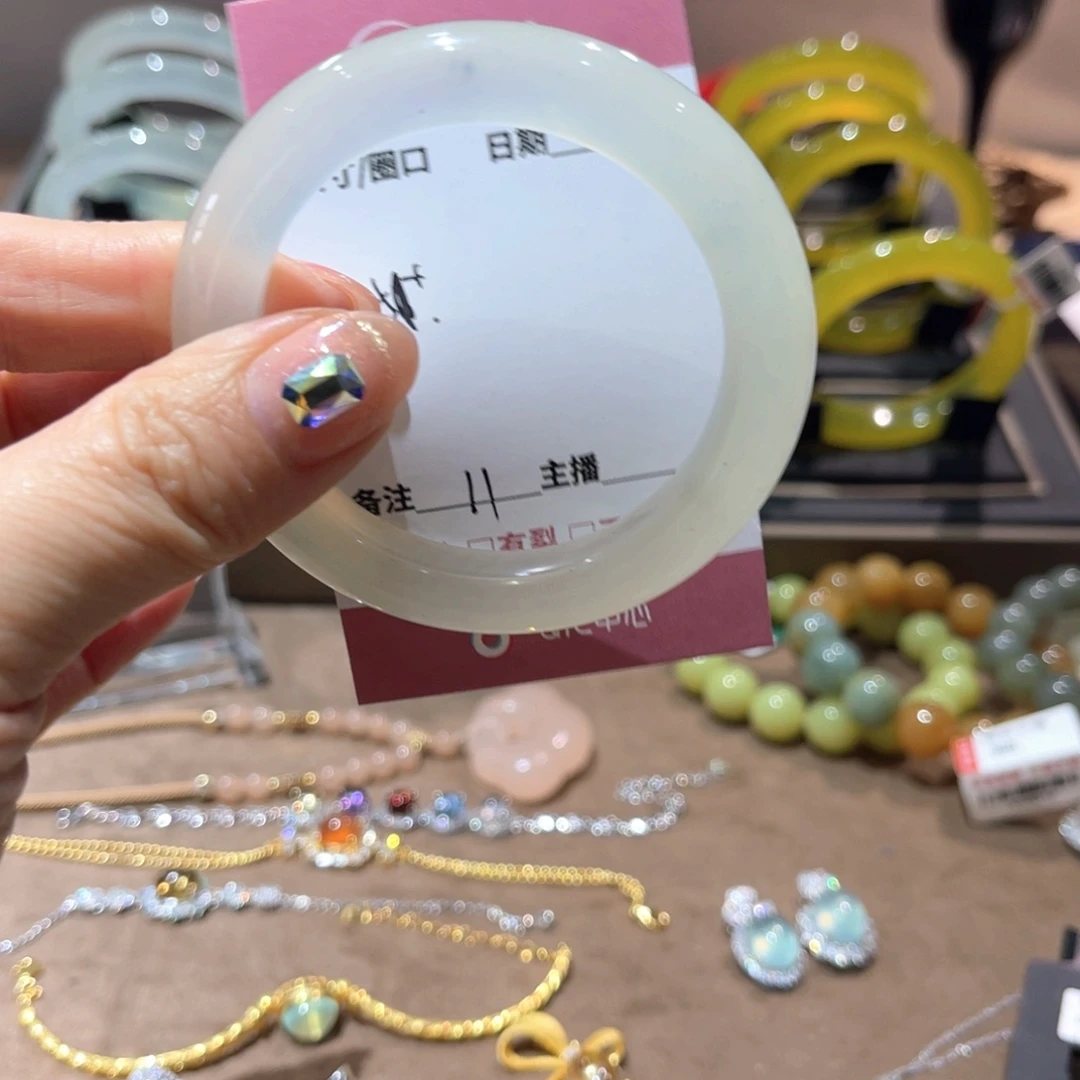 岫玉手镯未镶嵌呵***啦手镯