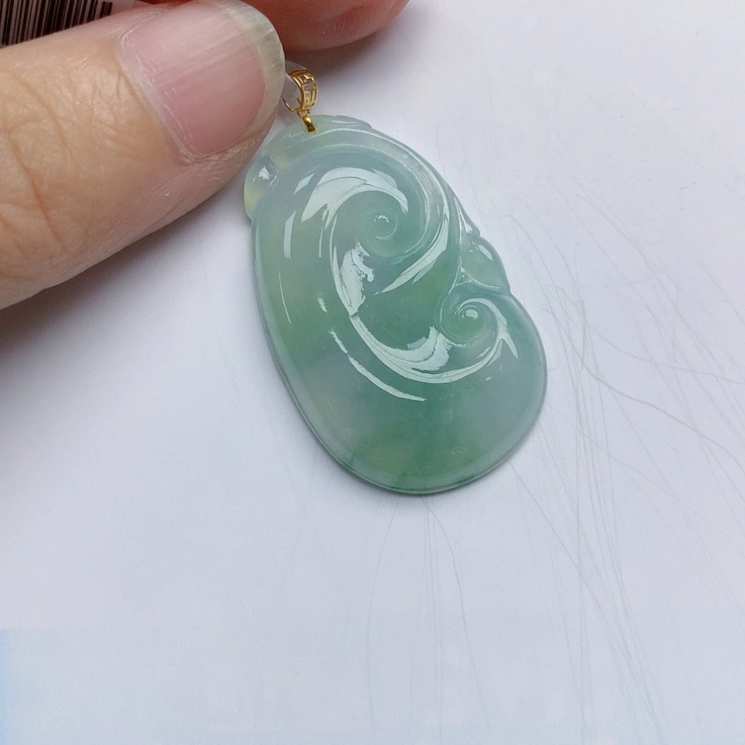 翡翠18K金镶嵌颈饰如意