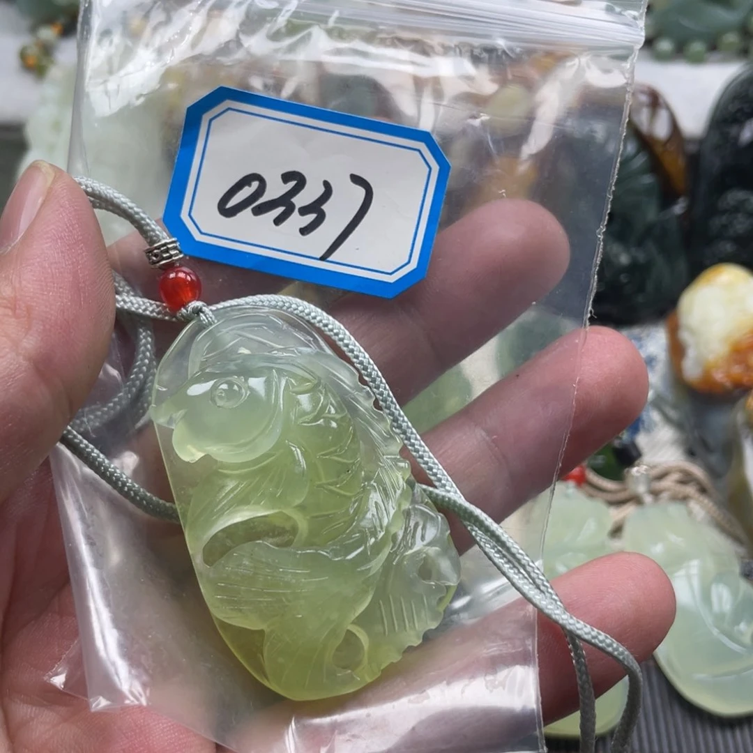 蛇纹石玉颈饰未镶嵌吊坠