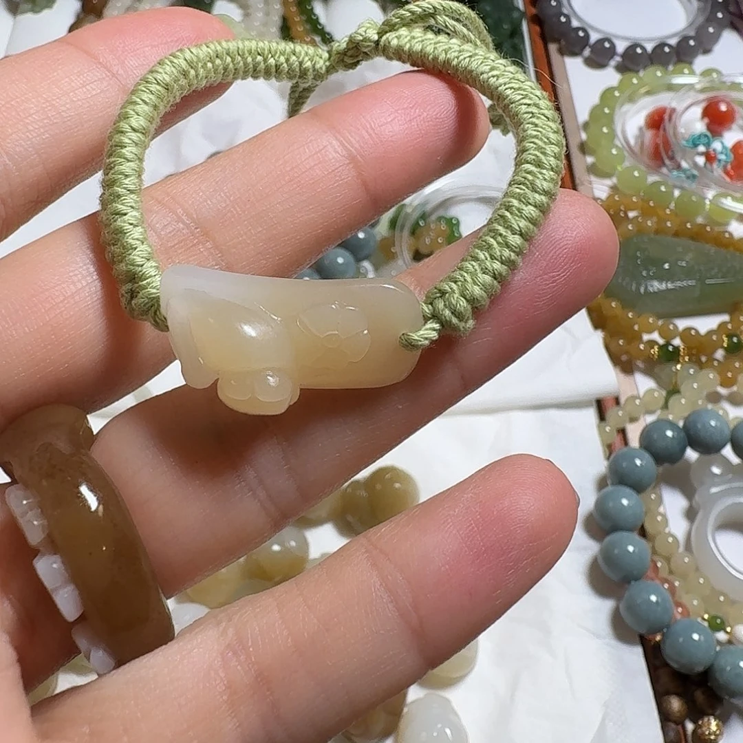 清***儿和田玉未镶嵌珠宝奇石