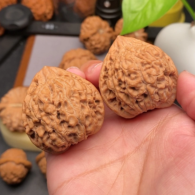 【闪购商品】文玩核桃把件坐佛