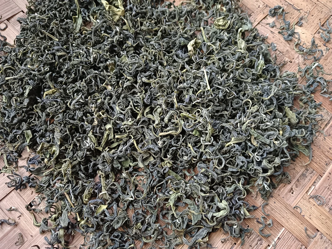 现制绿茶，采摘制作一条龙