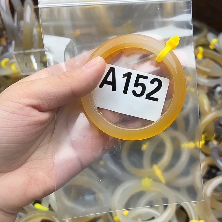 娇***座玛瑙/玉髓未镶嵌手镯152