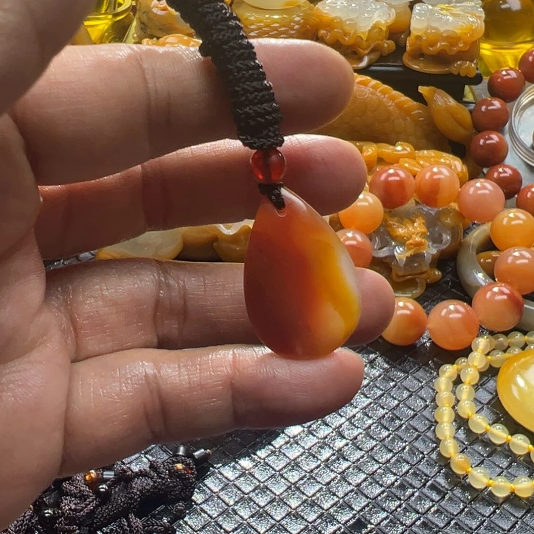 石英质玉未镶嵌颈饰