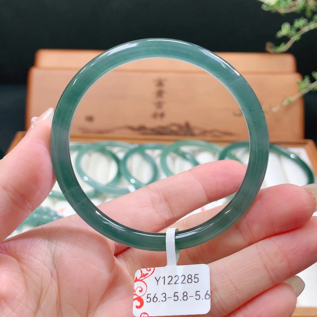 翡翠手镯未镶嵌天然