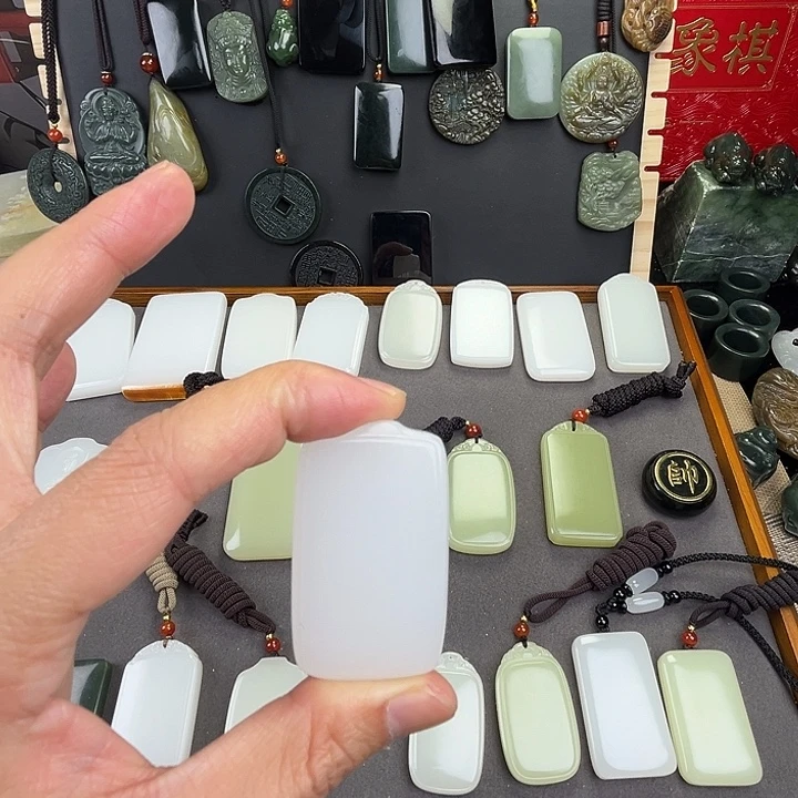 Q***L白三五出人头地牌