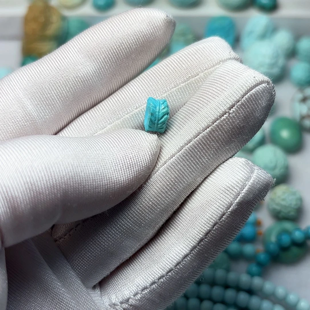 绿松石未镶嵌雕刻件