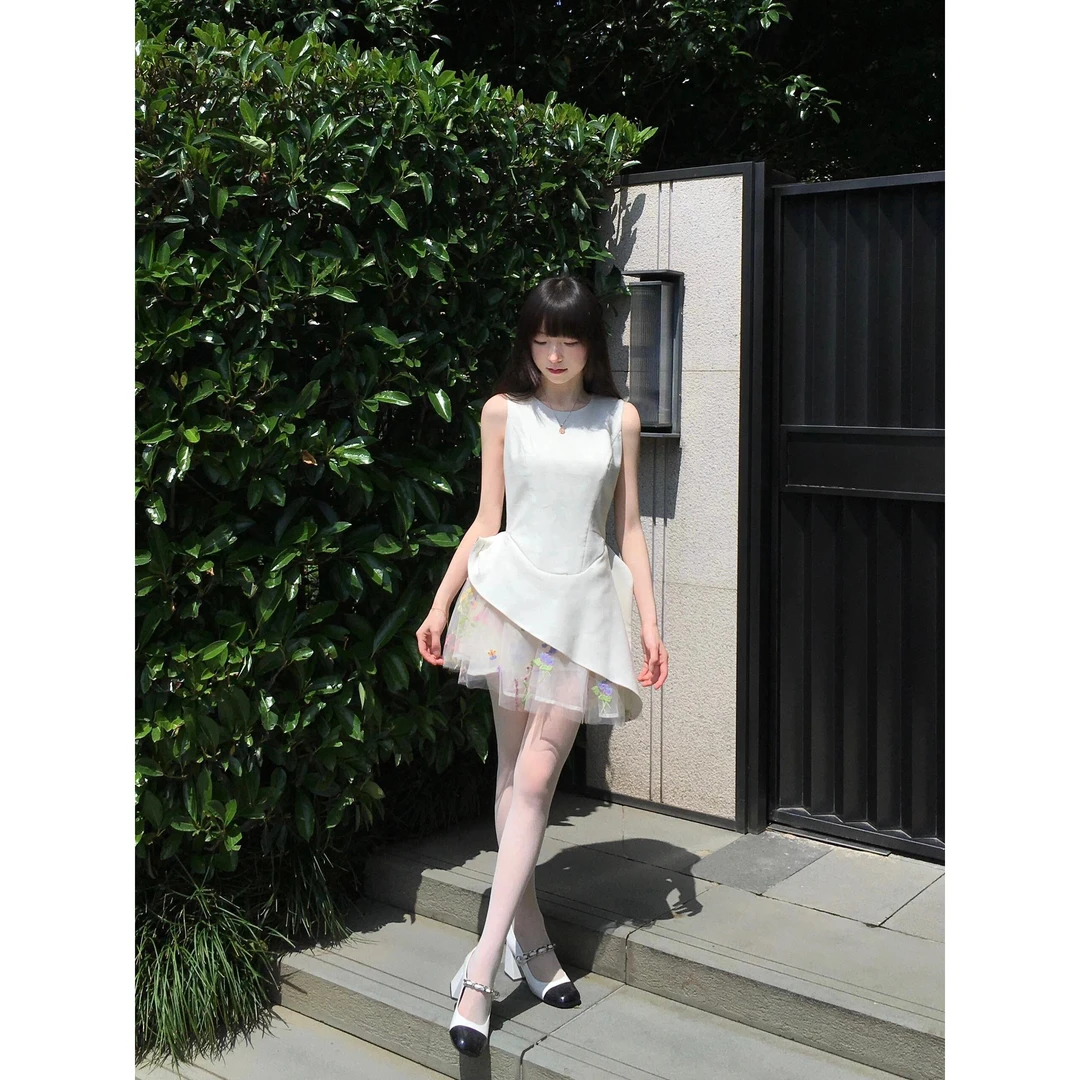 白色气质芭蕾风蓬蓬裙收腰修身显瘦不规则下摆无袖背心裙子