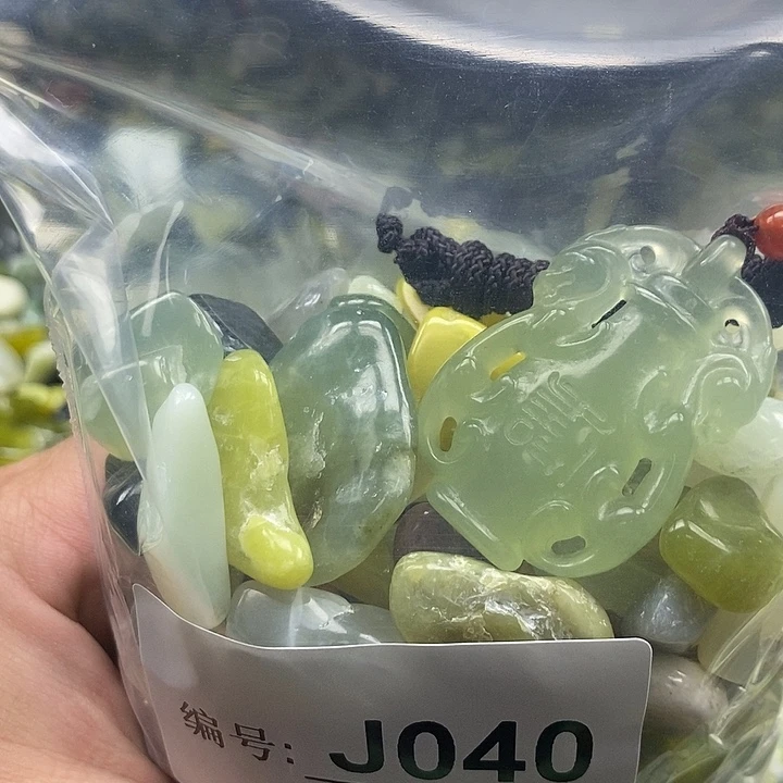 岫玉未镶嵌鱼缸石