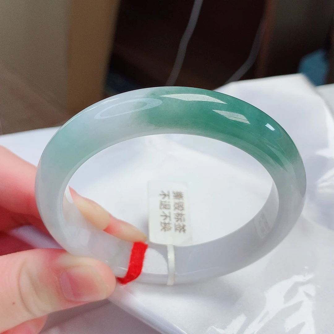 翡翠手镯未镶嵌天然翡翠A货